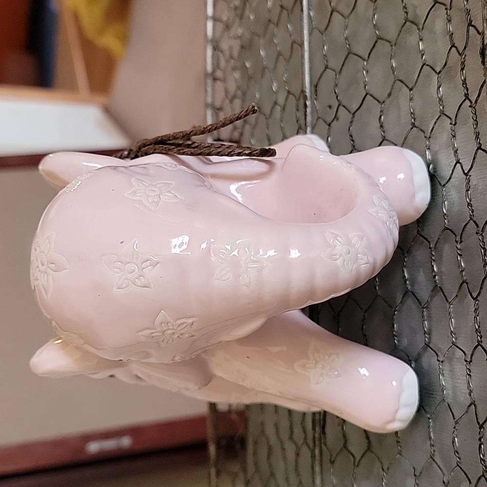 Pink elephant - Picture 3 of 3